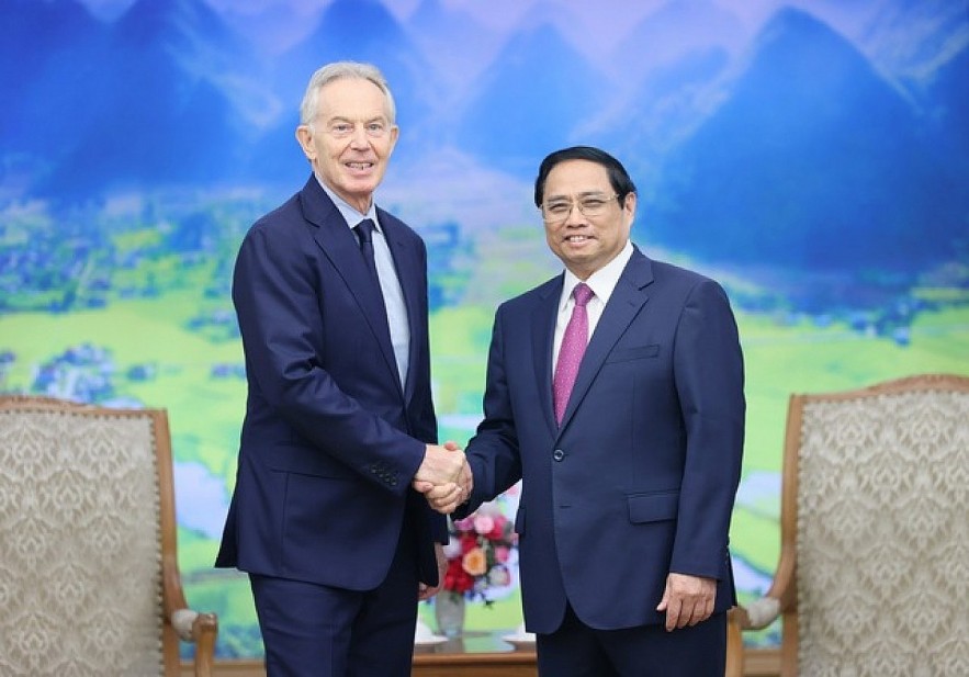 Prime Minister Pham Minh Chinh (R) receives Tony Blair, former UK Prime Minister. Photo: VGP