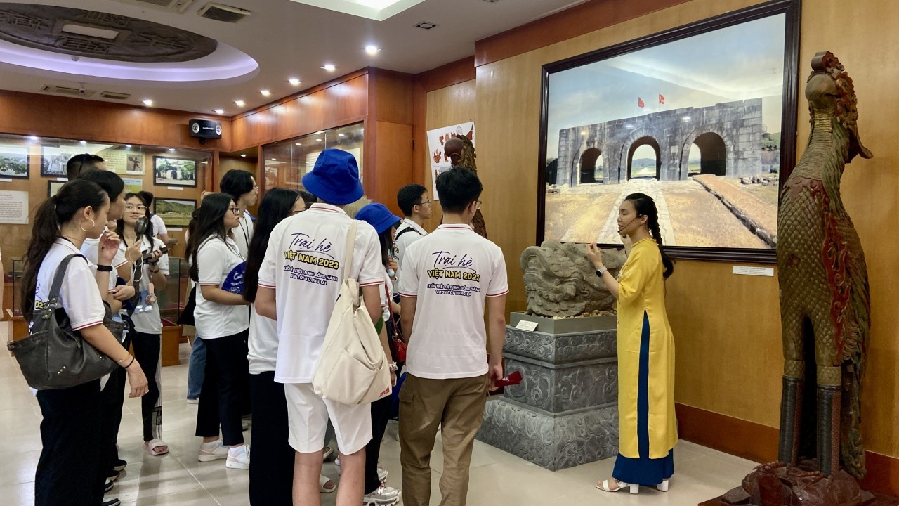 Vietnam Summer Camp 2023: Overseas Young Vietnamese Learn Traditional Games