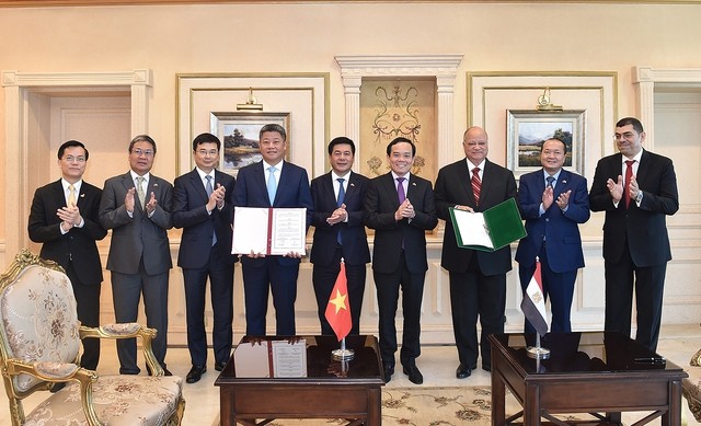 vietnam and egypts capitals sign friendship cooperation agreement