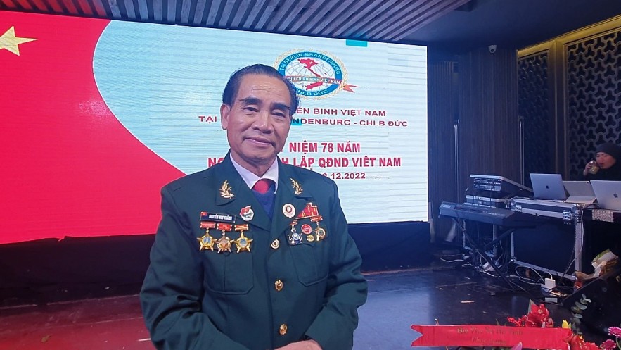 Viet Expat Returns to Find Lost Graves of Heroic Martyrs