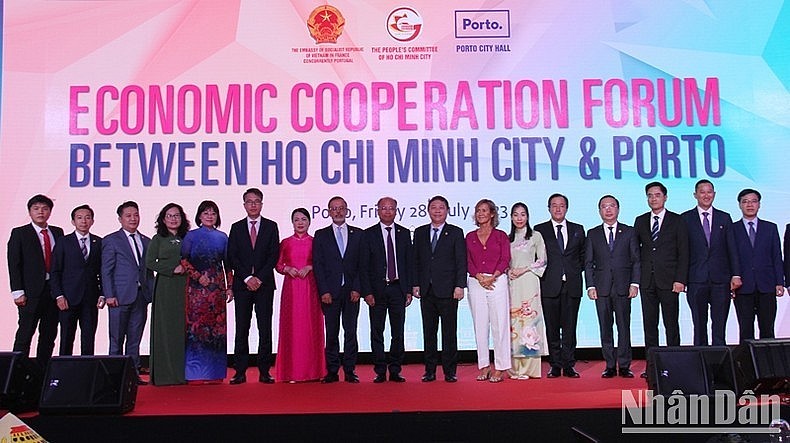 Delegates attend the economic cooperation forum between Ho Chi Minh City and Portugal’s Porto city (Photo: NDO)