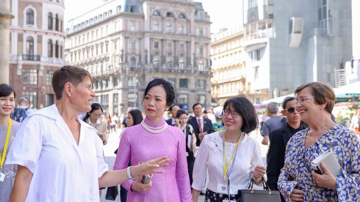 Vietnamese State President's Spouse Explore Culture, History of Austria, Italy