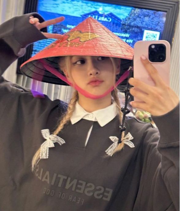 Blackpink members love conical hats and Vietnamese pho