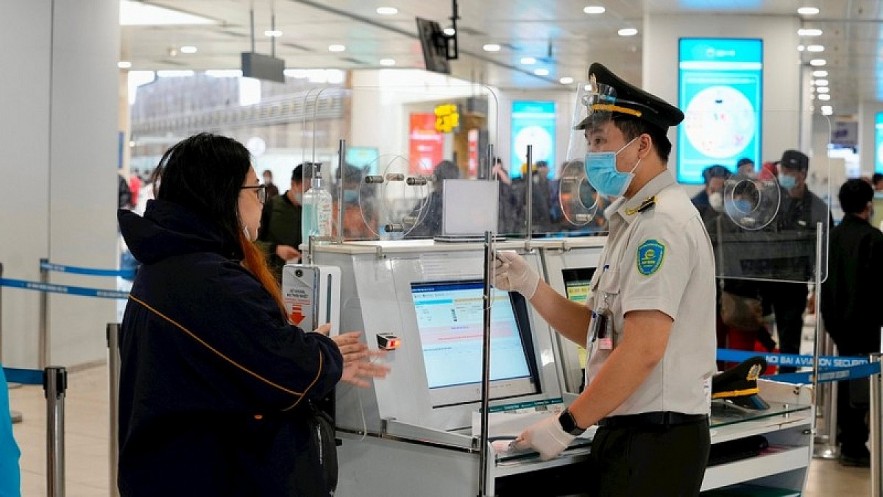 Mobile ID app VNeID has officially been used for boarding domestic flights (Photo: Ha Noi Moi)