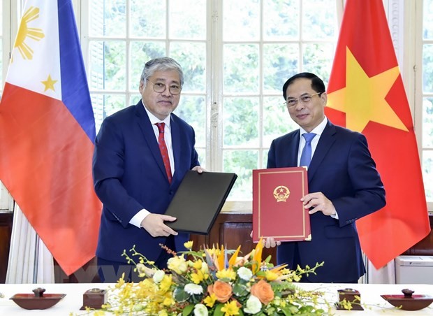 vietnam the philippines set impressive target in two way trade