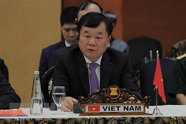 Deputy Minister of National Defence Lieut. Sen. Gen. Hoang Xuan Chien speaks at the meeting (Photo: VNA)