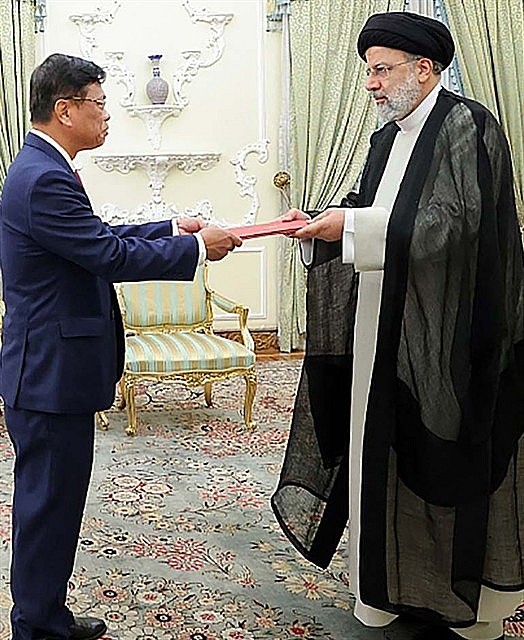 Vietnamese Ambassador to Iran Lương Quốc Huy presented his credentials to Iranian President Ebrahim Raisi. — Photo courtesy of the embassy