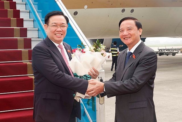 National Assembly Chairman Vương Đình Huệ (left) arrives at Nội Bài Airport in Hà Nội on Friday, concluding his successful official visits to Indonesia and Iran. Photo: VNS