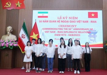 Young Vietnamese Explore the Persian World Thanks to Language Course