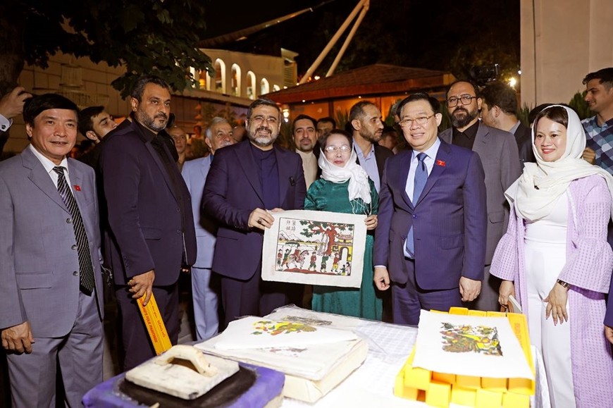 NA Chairman Kicks Off Vietnam Culture Week in Iran