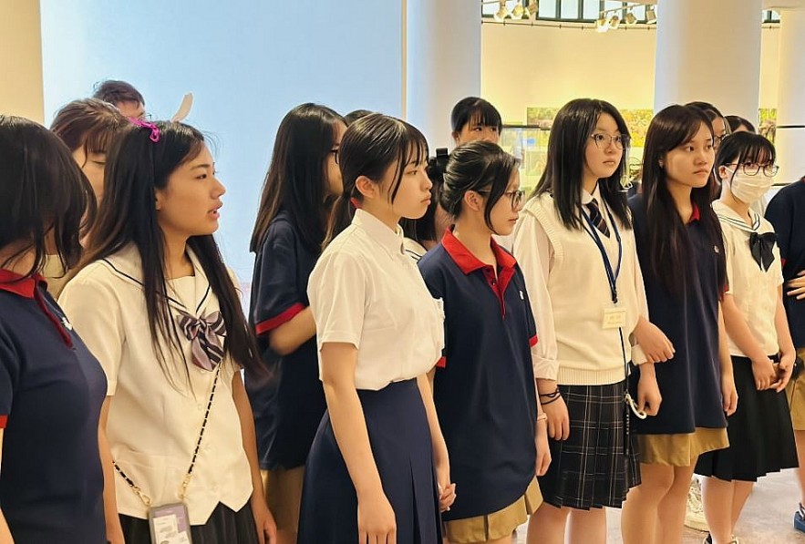 Japanese Students Experience Vietnamese Family Life