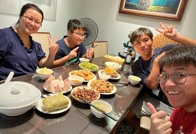 Japanese Students Experience Vietnamese Family Life