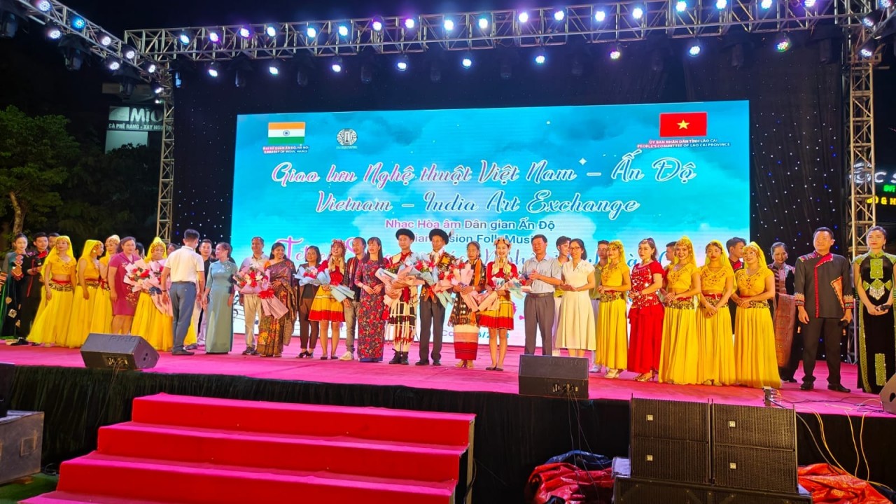 Indian Tetseo Sisters Bring Folk to Vietnam