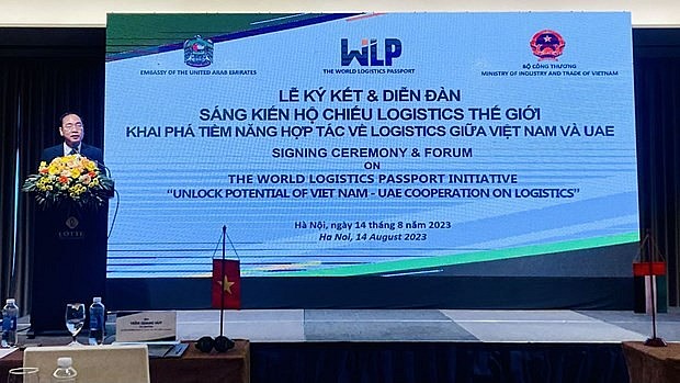  Director of the Ministry of Industry and Trade’s Asian-African Market Department Tran Quang Huy speaks at the event. (Photo: VNA)