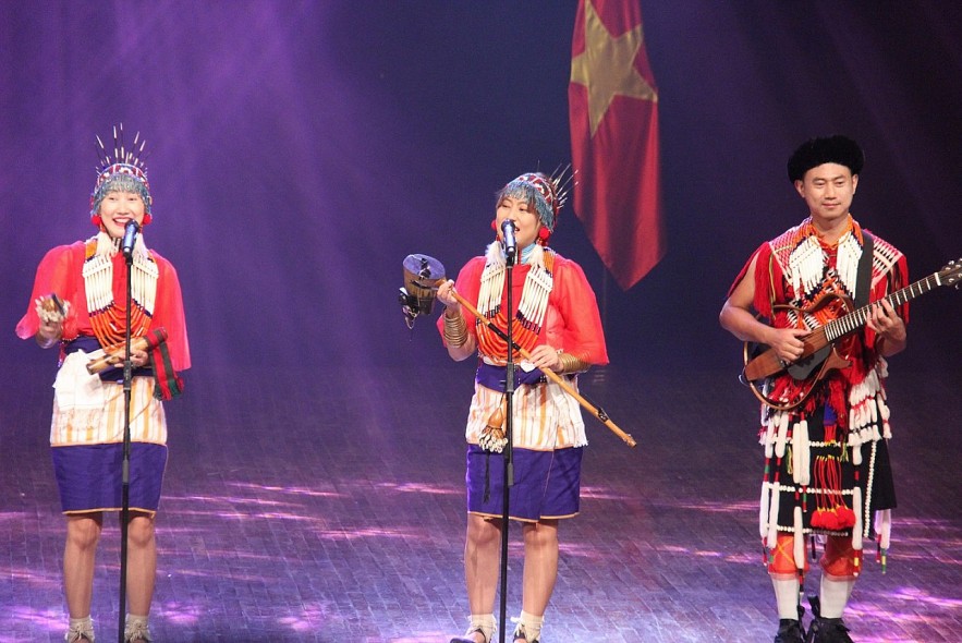 Indian Folk Fusion Artists Perform in Hanoi