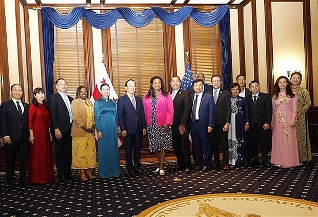 At the working session between the Hanoi delegation and Kimberly Bassett, Secretary of the District of Columbia. (Photo: VNA)