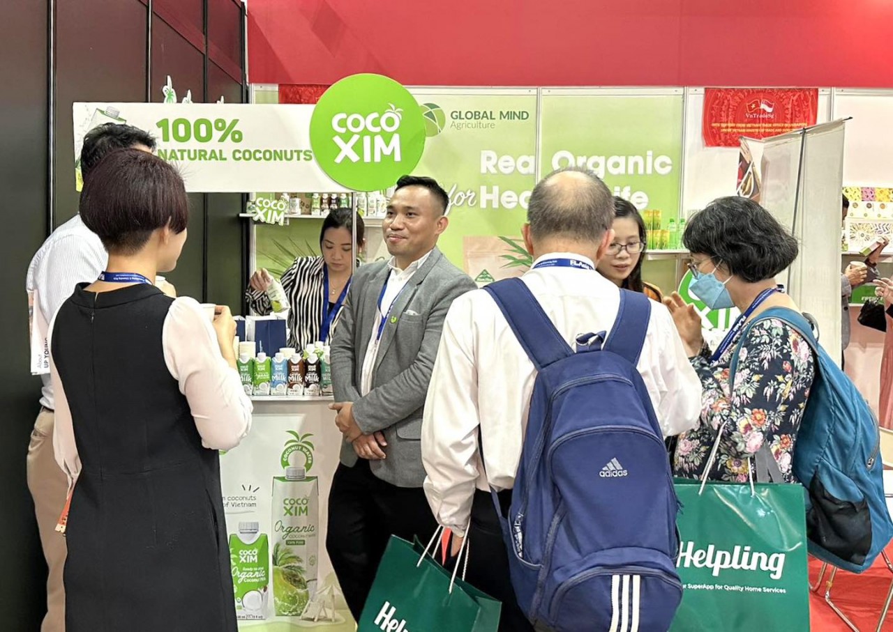 Almost 20 Vietnamese Entrepreneurs Display Products at Franchising & Licensing Asia