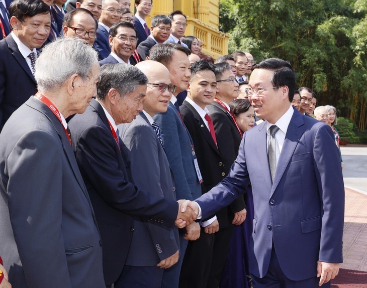 president welcomes delegates attending vietnam international dental exhibition congress
