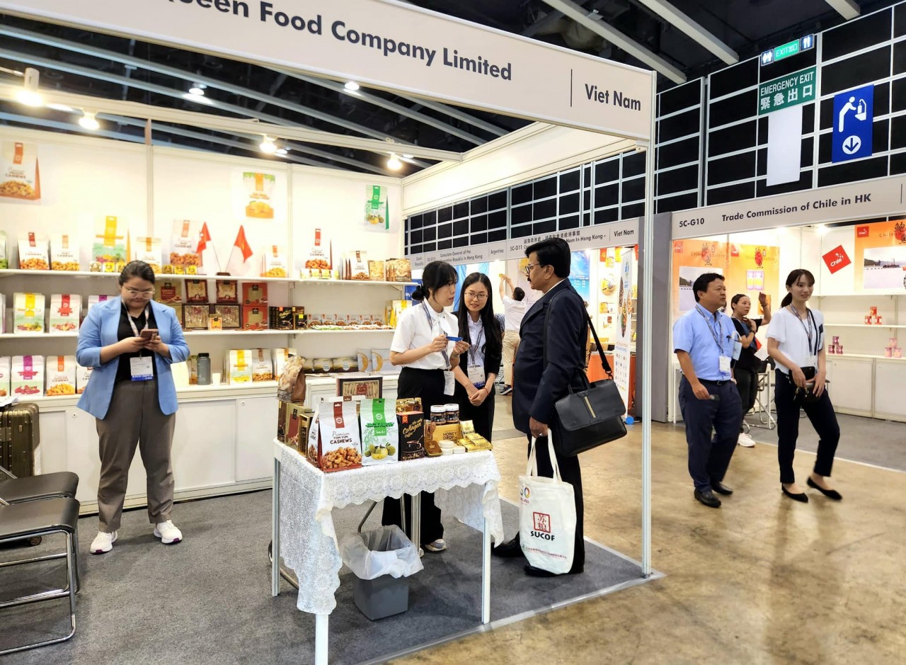 Visitors at the Hong Kong Food Expo 2023 kicked off at the Hong Kong Convention and Exhibition Centre. Source: Queen Food - Only Nature 