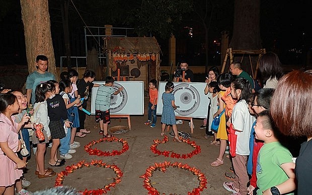 Children enjoy a game at the Vietnam Hational Museum of History (Photo: nhandan.vn)