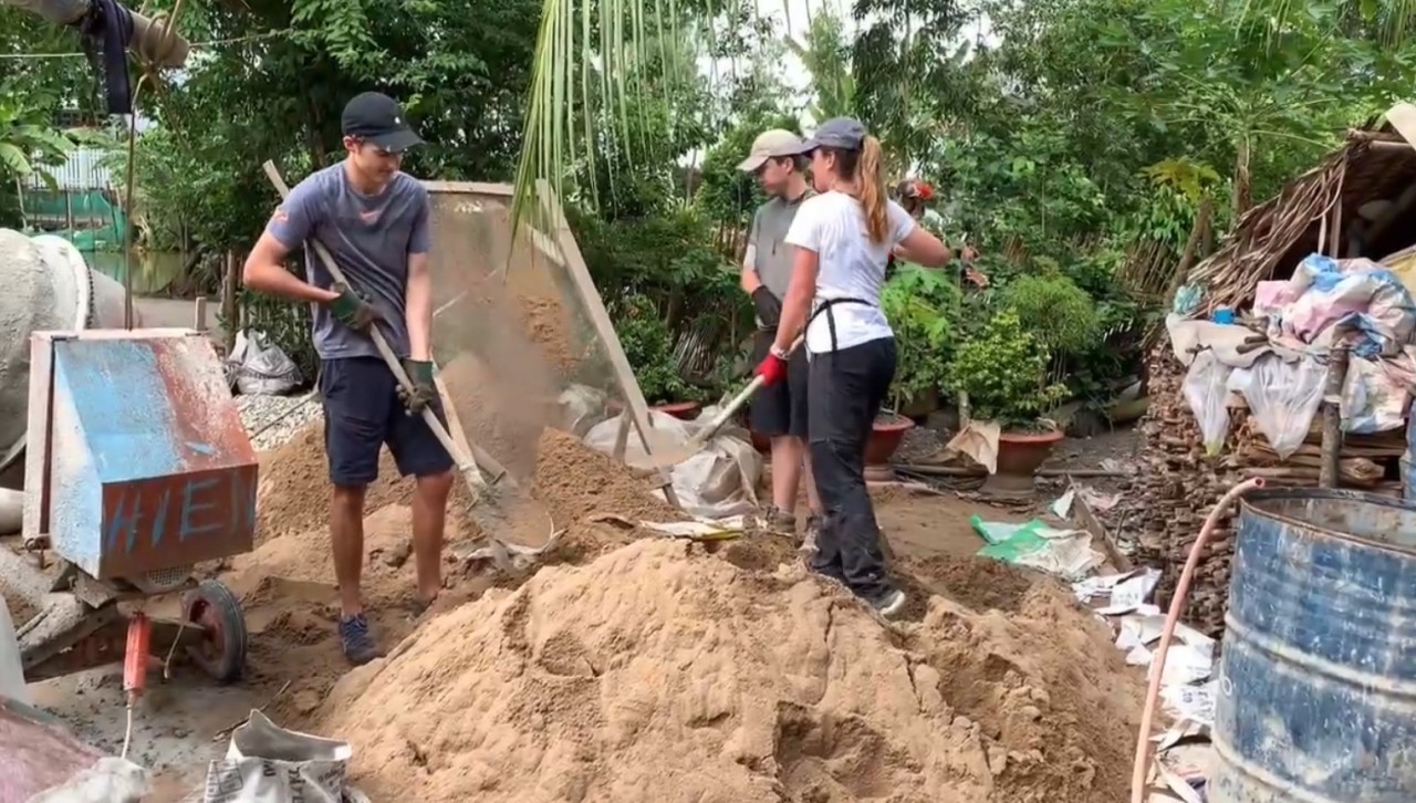 International Youth Build houses for Vietnamese Households