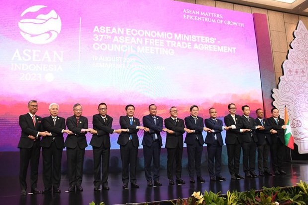 vietnam contributes ideas on economic cooperation between asean and partners