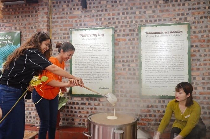 famous indian actress experiences rice noodle making in hanoi