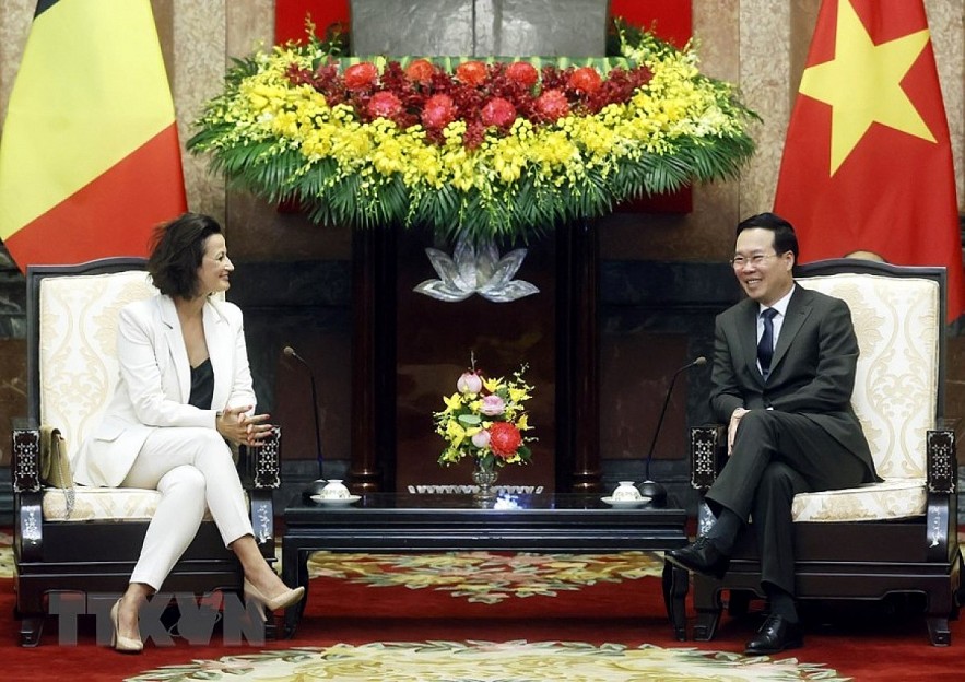 State President Vo Van Thuong (R) receives visiting President of the Belgian Senate Stéphanie D'Hose in Hanoi on August 22. (Photo: VNA)