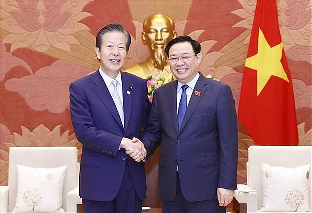 National Assembly Chairman Vuong Dinh Hue receives Komeito paty Chief Representative Yamaguchi Natsuo in Hanoi on August 23 (Photo: VNA)