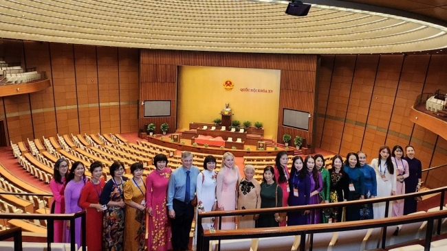 Vietnamese Women’s Forum in Europe Visits National Assembly Building in Vietnam