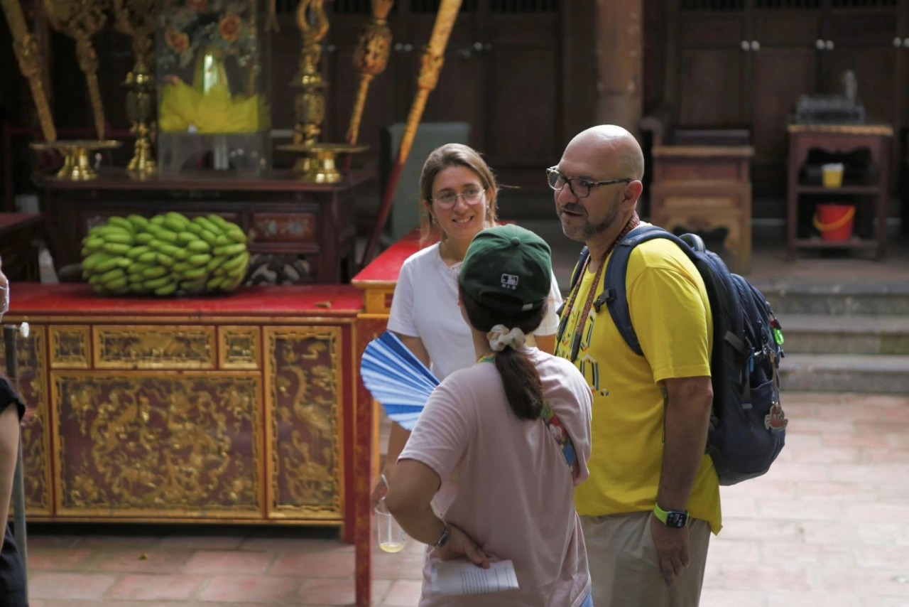 foreigner friendly hanoi city walk tours you must try