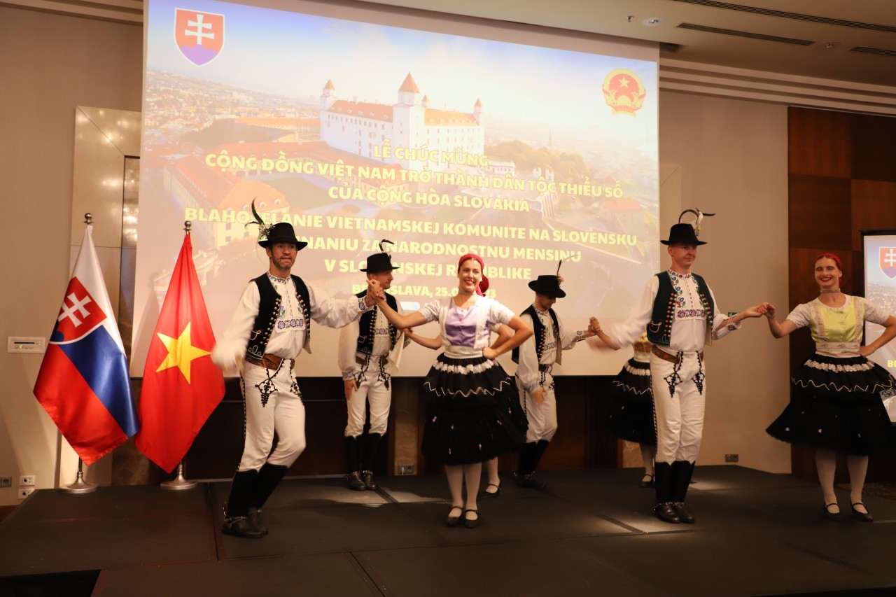 Honoring Contribution of Vietnamese Community in Slovakia