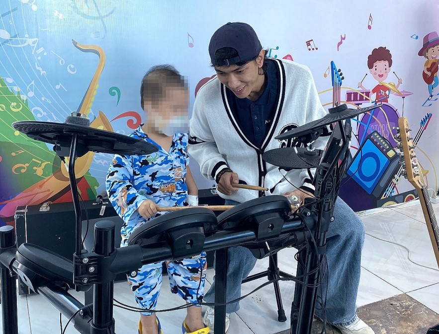 VCF, SpaceSpeakers Group Bring Music to Young Pediatric Cancer Patients