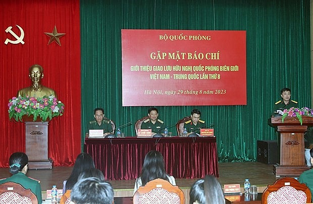 The press briefing held in Hanoi on August 29 to provide information about the 8th Vietnam - China border defence friendship exchange (Photo: VNA)