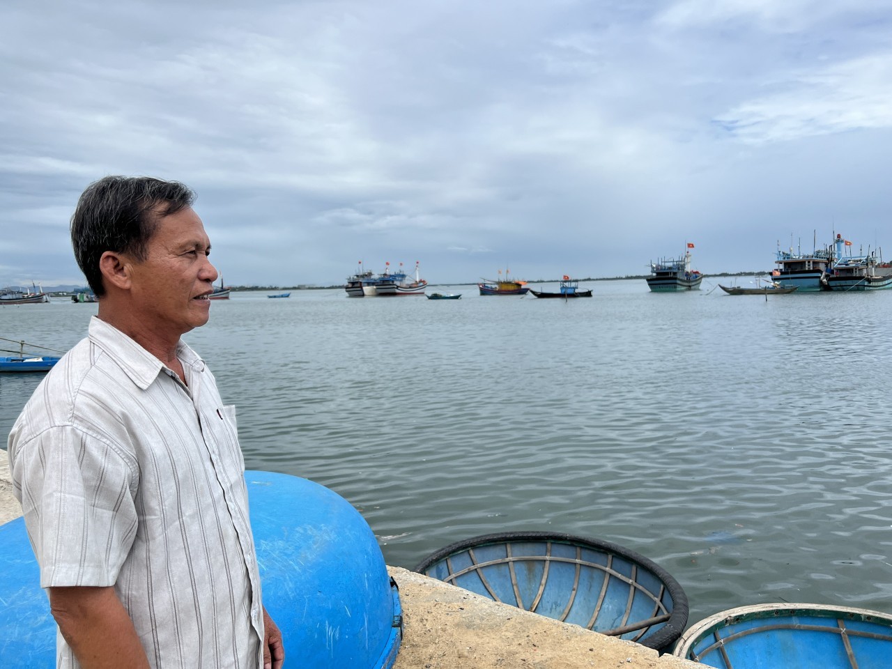 nui thanh district quang nam province elderly fishermen still flock to sea