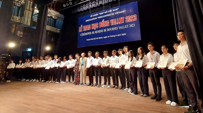 Vallet Scholarships Grants Over 2,000 Scholarships to Vietnam's Students