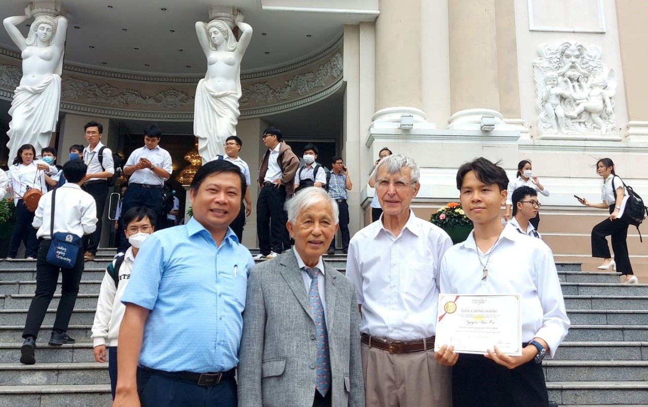 Vallet Scholarships Granted Over 2,000 Scholarships to Vietnam's Students