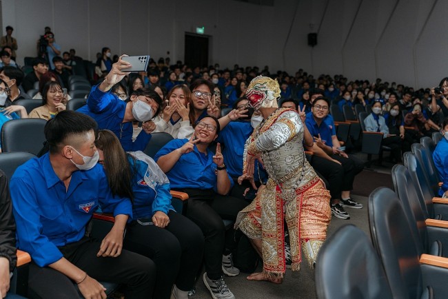 Over 500 Youth Participate in Vietnam - Thailand Cultural Exchange