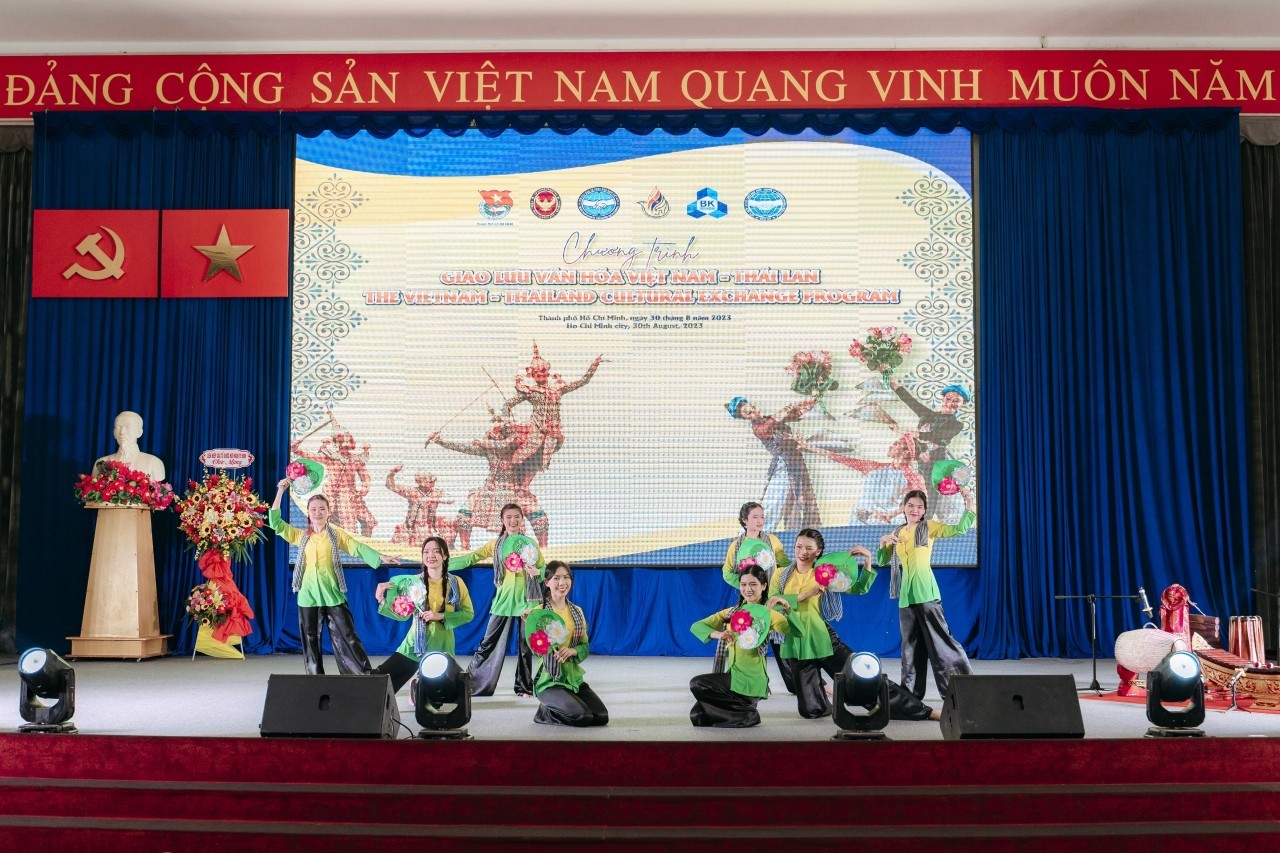 Over 500 Youth Participate in Vietnam - Thailand Cultural Exchange