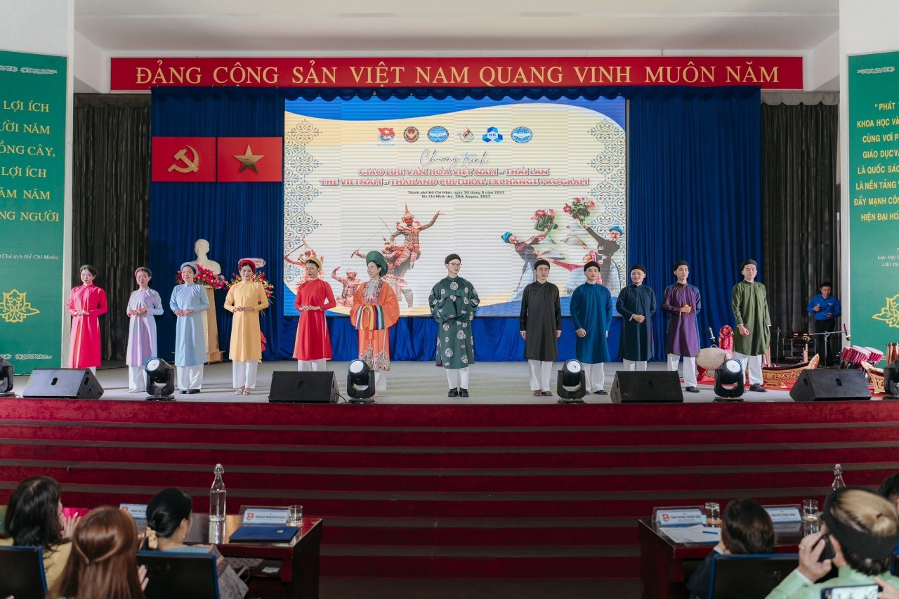 Over 500 Youth Participate in Vietnam - Thailand Cultural Exchange