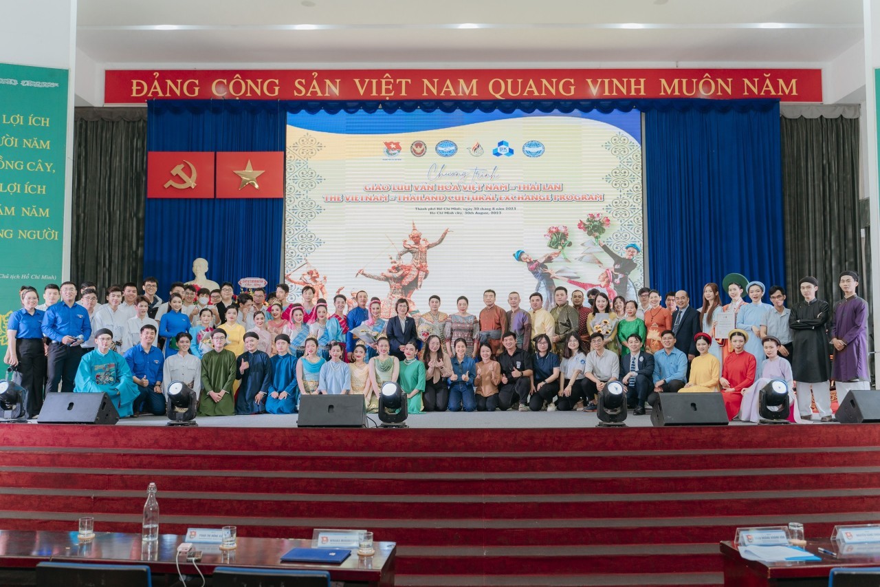 Over 500 Youth Participate in Vietnam - Thailand Cultural Exchange
