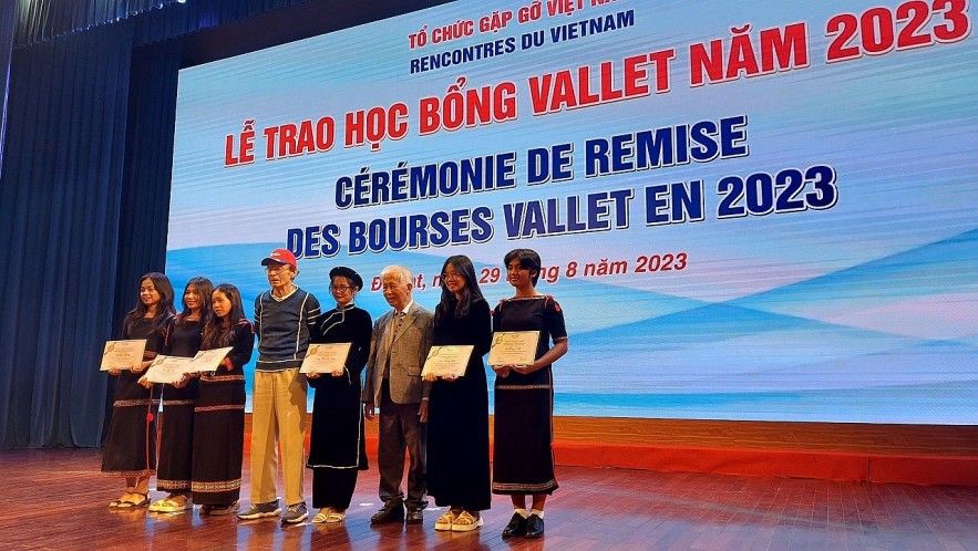 Vallet Scholarship Empowers Vietnamese Students' Dreams