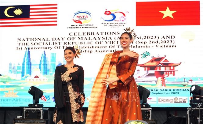 Vietnamese Culture Presented At 