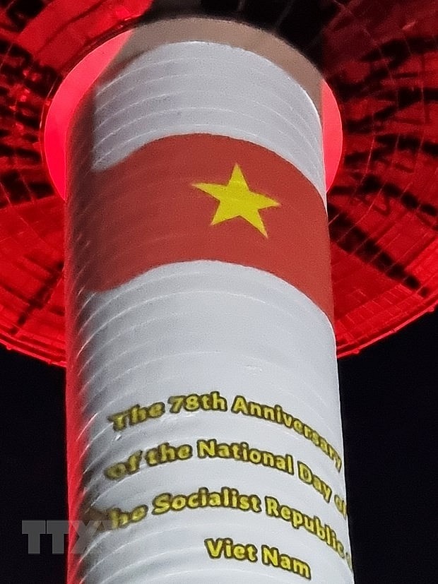 Vietnam’s National Flag Screened on Namsan Tower in RoK