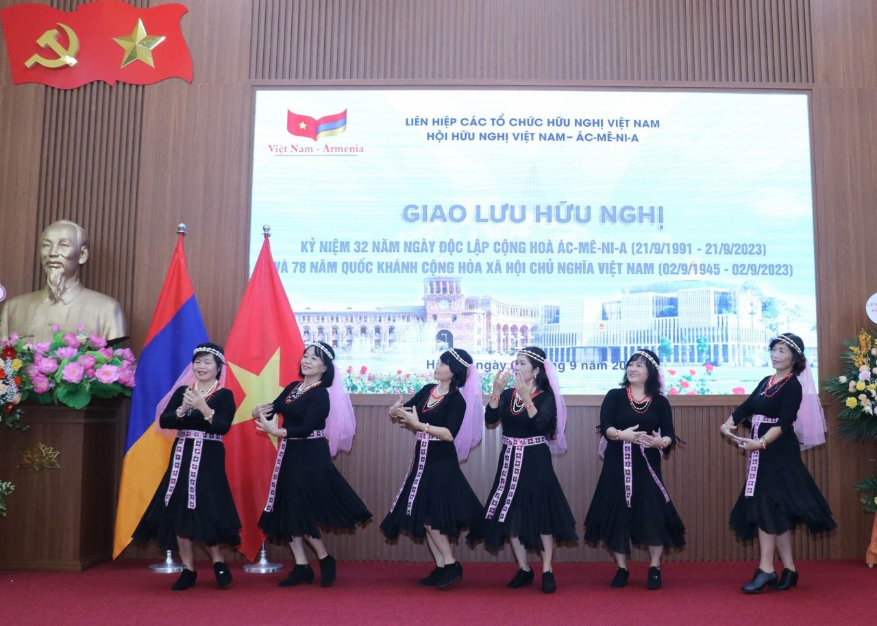 Vietnam-Armenia Seek Ways to Strengthen Cooperation, Friendship