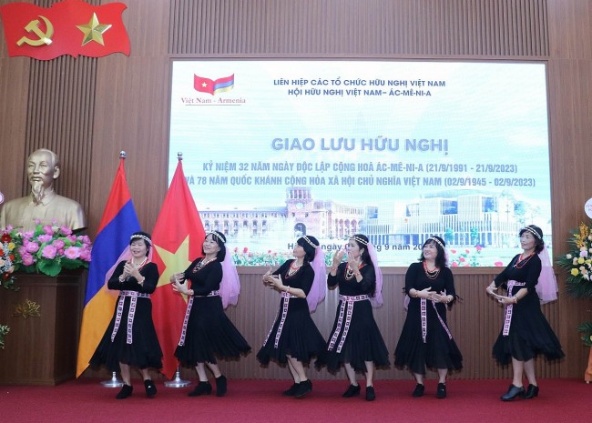 Vietnam-Armenia Seek Ways to Strengthen Cooperation, Friendship