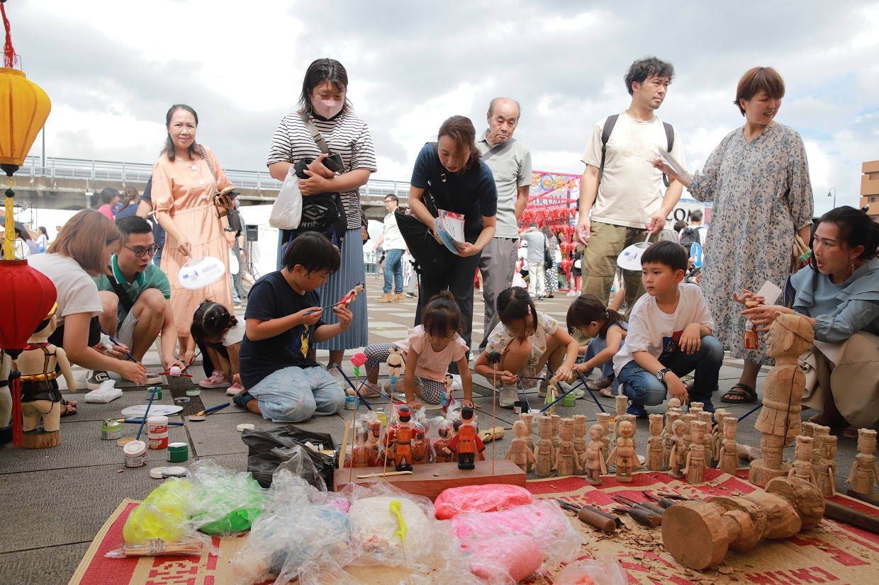 Vietnamese Toy Figurines, Dong Ho Paintings Liked by Japanese People