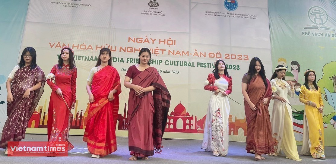 hanoians marvel at beauty of indian culture