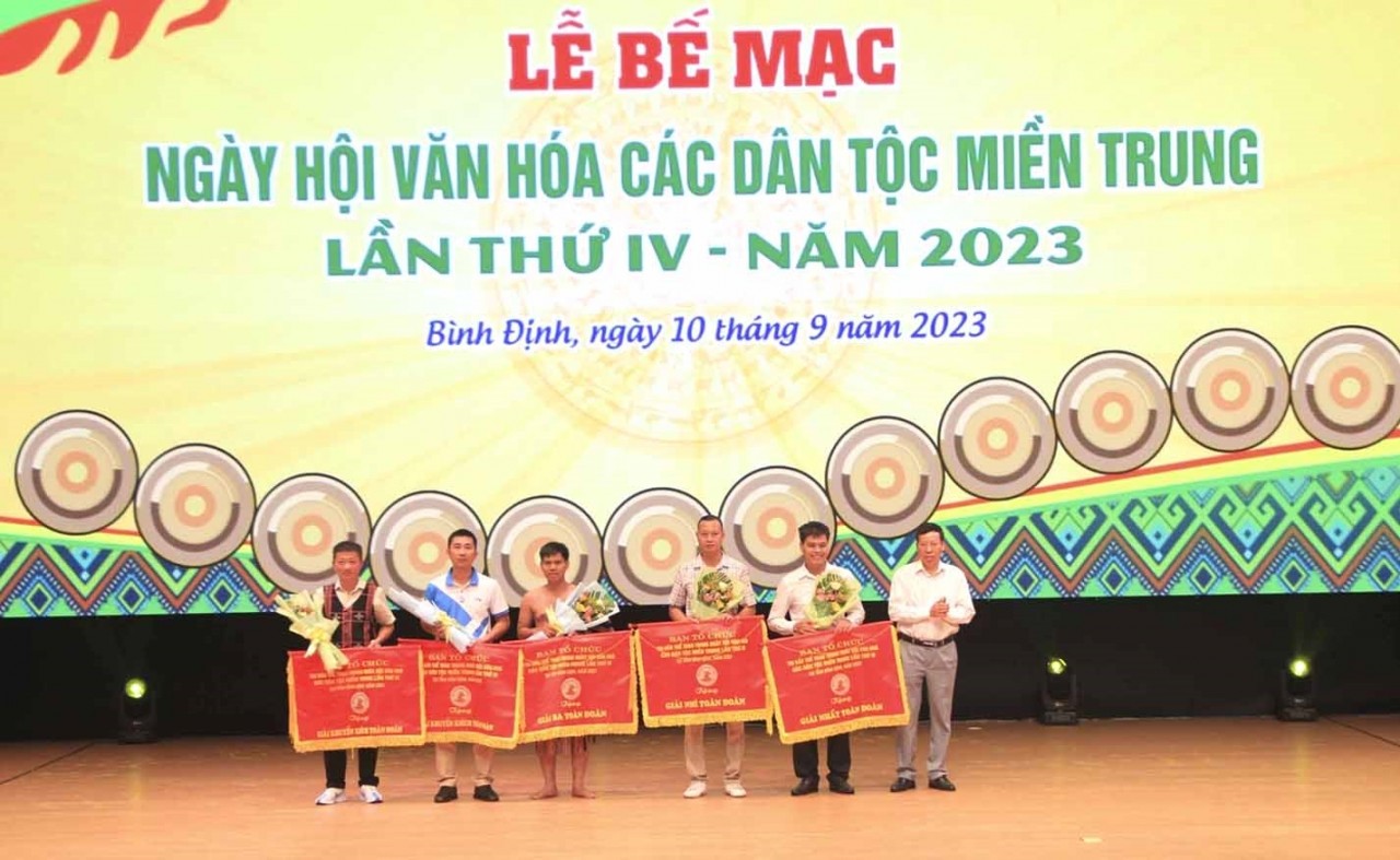 Fourth Cultural Festival of Ethnic Groups in Central Vietnam Closes in Binh Dinh