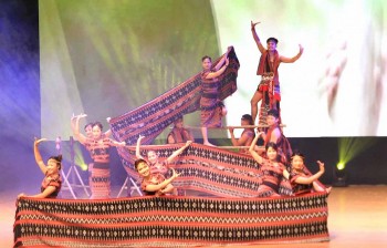 Fourth Cultural Festival of Ethnic Groups in Central Vietnam Closes in Binh Dinh